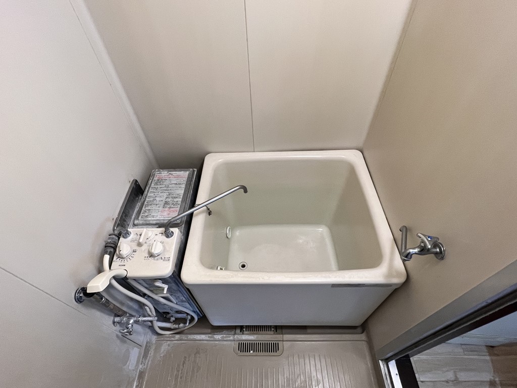 バランス釜と800ｍｍ幅の浴槽写真　セキスイアパート